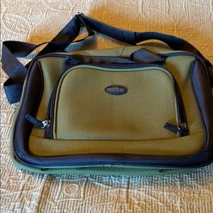 NWOT U.S. Traveler Small Carry On Bag